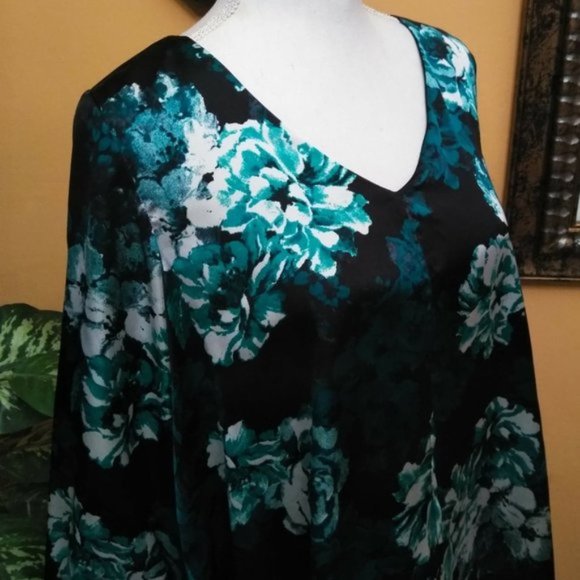 AGB Floral Blouse With Black Tank Cami - Picture 7 of 9